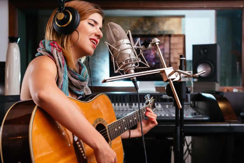 Try These 5 Simple Steps to Sing and Play Guitar at the Same Time